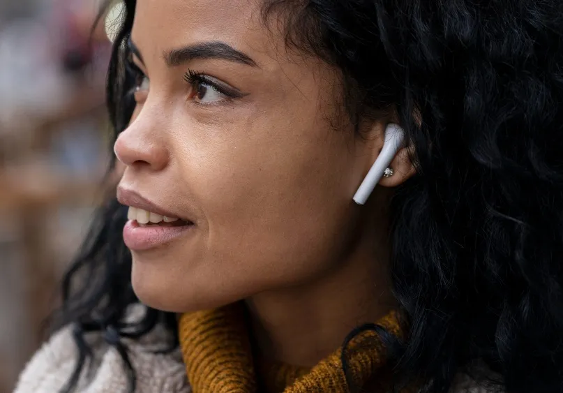 AI-powered translation earbuds