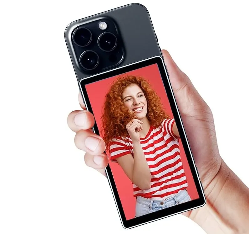 A rear camera monitor for smartphones