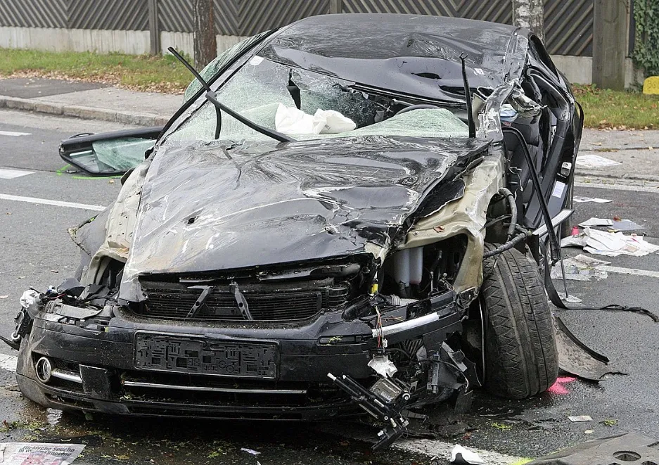 Position badly crashed vehicles along accident hotspots