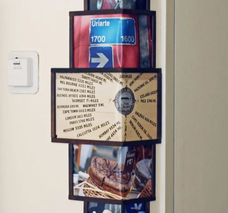 Wrap-around corner picture frames
