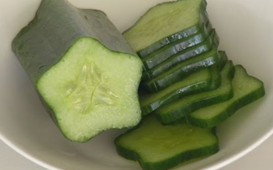 Cucumber shaping molds