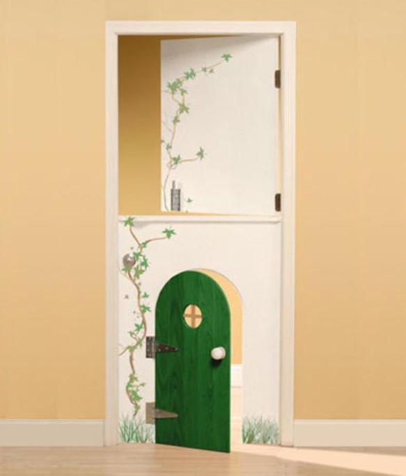 Door in a door for children – save on heating costs