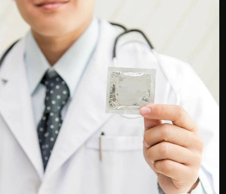 Safer-sex condoms that can detect STIs