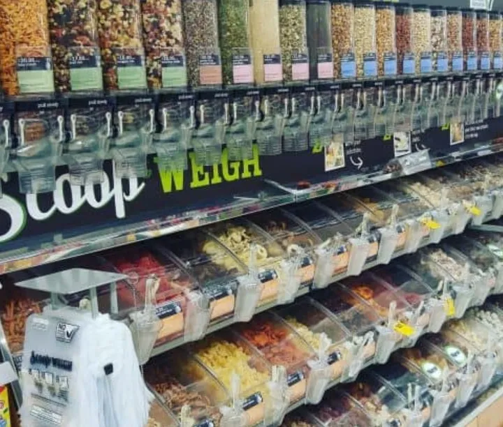 Supermarket bucket shopping to reduce packaging