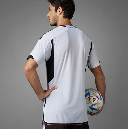 Smart thermoregulating football jerseys