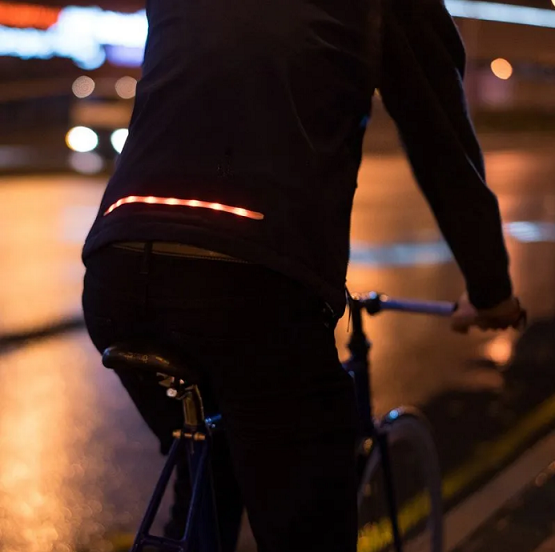 Smart luminous clothing for riders and cyclists