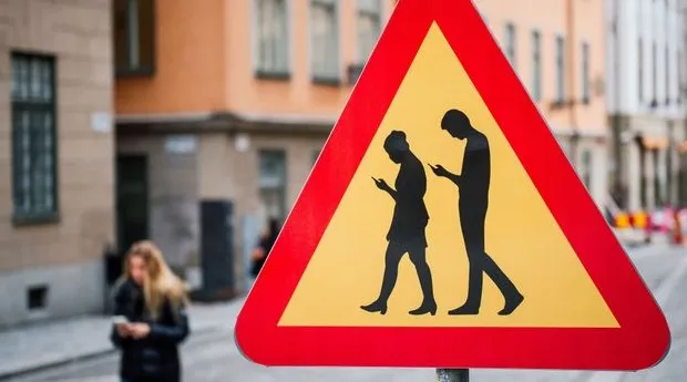 In-ground LED warning lights on crosswalks